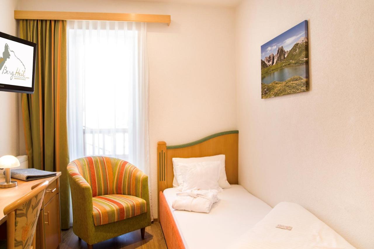 Wohlfühlhotel Berg Heil Holzgau Exterior foto